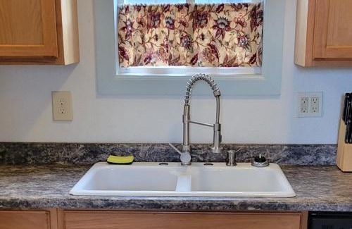 Lovelock House | Fully Renovated 1bdrm1ba House