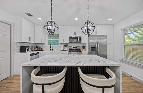 Parker Lane House | Fully renovated 2-bedroom house with spacious cover patio in Downtown Austin