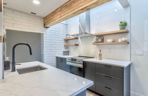 Downtown Kelowna Condo | Fully renovated 2 storey, 3 bed suite + patio oasis- In the heart of Downtown
