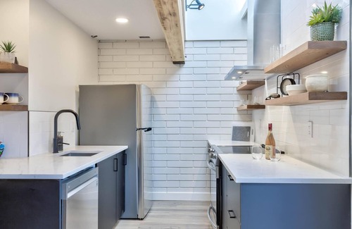 Downtown Kelowna Condo | Fully renovated 2 storey, 3 bed suite + patio oasis- In the heart of Downtown