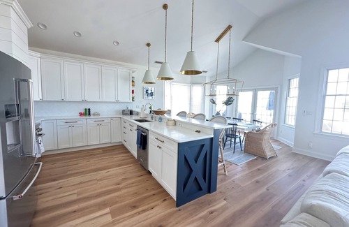 Stone Harbor House | Fully renovated 5 Bedroom home 4 blocks to town
