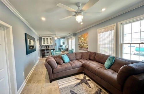 North End Condo | Fully renovated and expanded Northend condo 1.5 blocks to beach w/parking