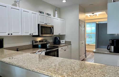 Naples Condo | Fully-renovated Coastal Condo in Naples