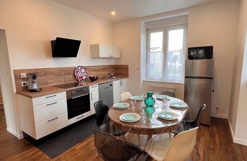 Quevert House | Fully renovated house, 3 min. from Dinan, enclosed garden with parking space