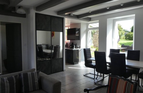 Bacilly House | fully renovated house in the village center - enclosed garden