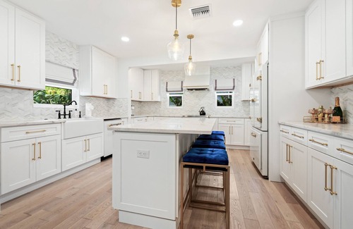 Downtown House | Fully Renovated Roaring Twenties Bungalow in Laurel Park - 3-Bedroom, 3-Bathroom