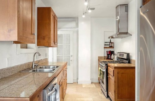 South Capitol House | fully renovated SF detached home in desirable historic area close to downtown.