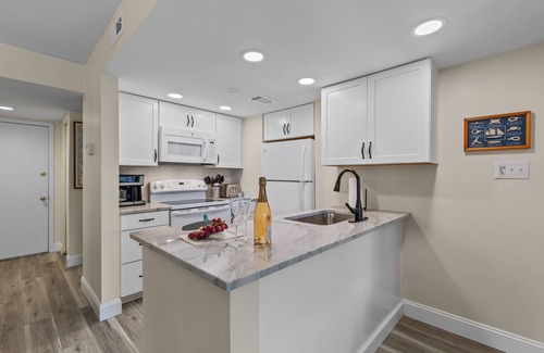 Fernandina Beach Condo | Fully Renovated! - Steps from the Beach 2 bedroom/2 bath Oceanview Condo