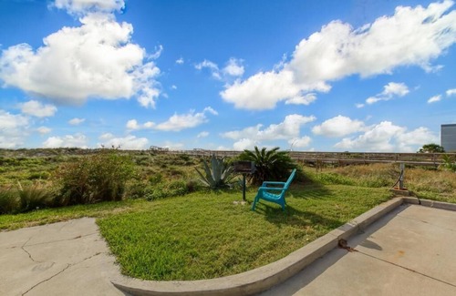 Fernandina Beach Condo | Fully Renovated! - Steps from the Beach 2 bedroom/2 bath Oceanview Condo