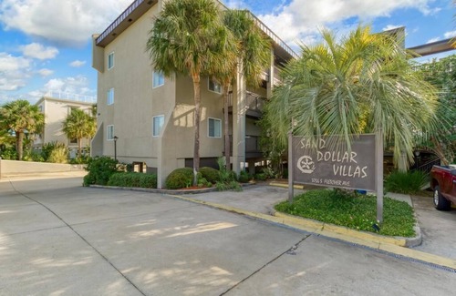 Fernandina Beach Condo | Fully Renovated! - Steps from the Beach 2 bedroom/2 bath Oceanview Condo