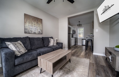 Mount Auburn House | Fully Renovated Tiny Gem ~ Mins to Downtown ~ Yard