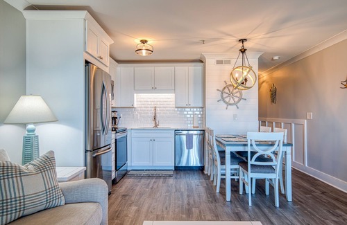 Garden City Condo | Fully Renovated 2 Bedroom 2 Bathroom DIRECT Oceanfront Condo