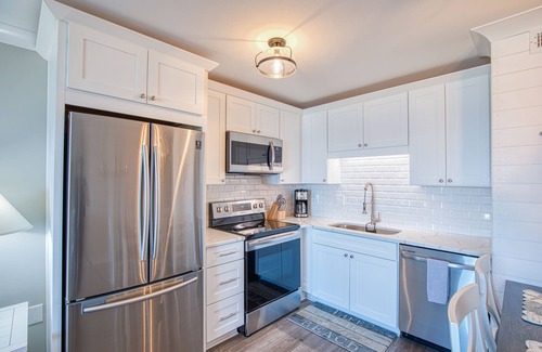 Garden City Condo | Fully Renovated 2 Bedroom 2 Bathroom DIRECT Oceanfront Condo