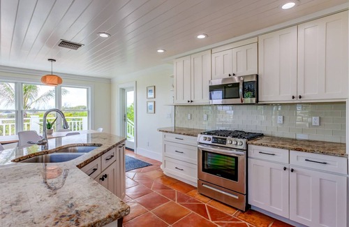 Hope Town House | Fully renovated, walk to private dock slip (2 minutes) and all amenities.