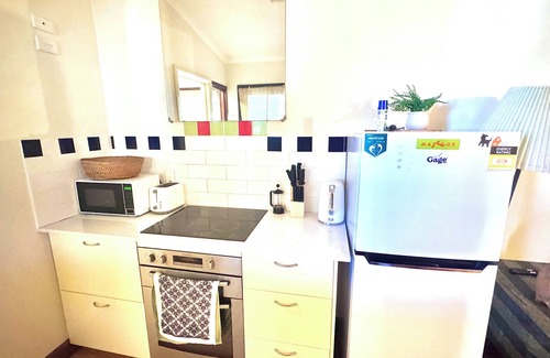 East Fremantle House | Fully self contained Granny Flat, East Fremantle nRARE OPPORTUNITY!