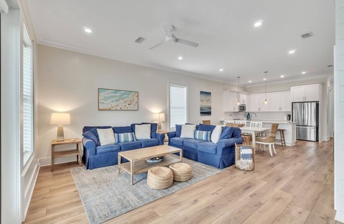Gulf Shores House | Fully stocked 4bed/4bath beach house-steps away from direct access to the Gulf!