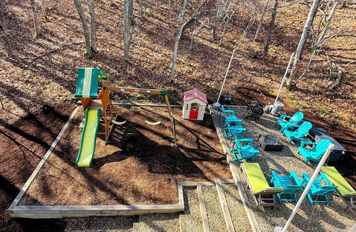 Wellfleet House | Fully updated 4BR 2.5B Patio playset & fireplaces Great location AC Linens Incl.