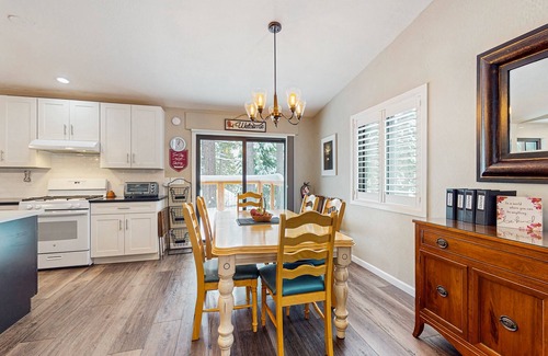 Ridgewood House | Fully updated home near the lake with full kitchen & free WiFi