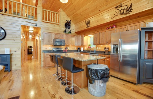 Warfordsburg Cabin | Fulton Resort | Pickleball Court + Hot Tub + Game Room + Fire Pit + See 4 states from the deck