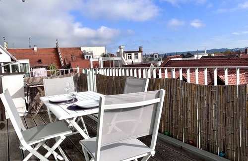 Insel Apartment | Fumi vacation apartment - maisonette in renovated old building with large roof terrace