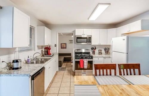 Shearer Hills - Ridgeview House | Fun 3bed/2Bath home with pool