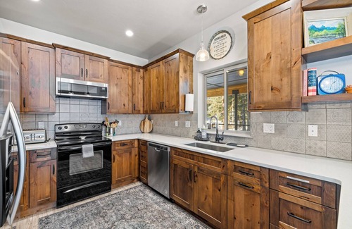 McCall House | Fun Amok - Warren Wagon Rd - WiFi - Large driveway - 4 Bedrooms with Loft