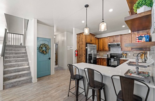 McCall House | Fun Amok - Warren Wagon Rd - WiFi - Large driveway - 4 Bedrooms with Loft