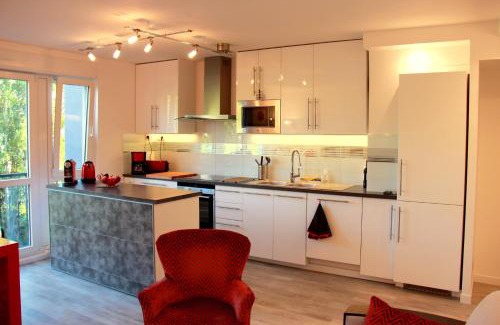 Quartier Saint-Ambroise Apartment | Fun and quiet