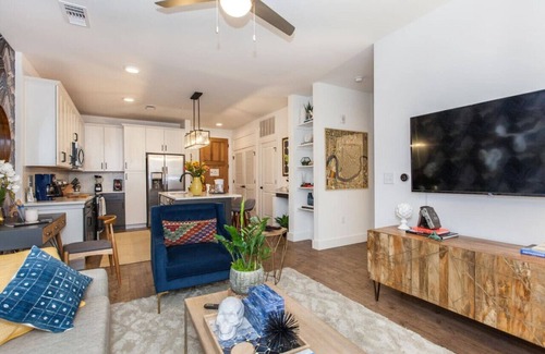 Asheville Condo | Fun and Roomy Close to Everything
