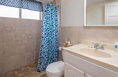 Worthing Hotel | Fun at Dover Beach! W/ Private Balcony & Kitchenette! FREE Parking, Pool