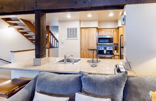 South Lake Tahoe House | Fun at your fingertips with private beach access & lakefront pool - near skiing