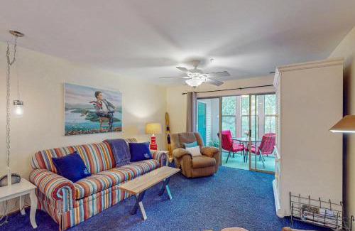 Hollister Apartment | Fun Canvas and Cove Condo