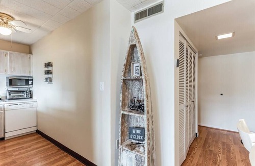 Midtown Ocean City Condo | Fun & Comfy Beachside Getaway ~ King Bed ~ Balcony