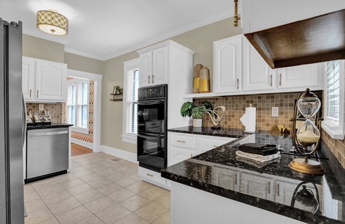 East Midtown House | Fun Cozy Memphis Getaway Close to Beale Street!