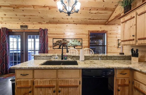 Broken Bow Cabin | Fun Family Cabin/Hot Tub/Firepit/Arcade/Playset/Fireplace/Outdoor Movie