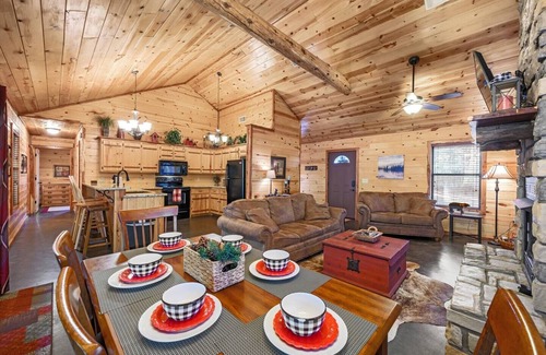 Broken Bow Cabin | Fun Family Cabin/Hot Tub/Firepit/Arcade/Playset/Fireplace/Outdoor Movie