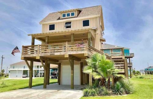Crystal Beach House | Fun-filled Luxury Beach Vacation Experience - Family Friendly Quiet Cul De Sac!