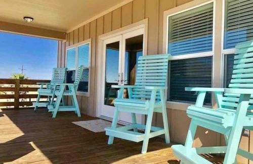 Crystal Beach House | Fun-filled Luxury Beach Vacation Experience - Family Friendly Quiet Cul De Sac!