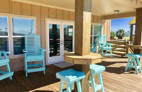 Crystal Beach House | Fun-filled Luxury Beach Vacation Experience - Family Friendly Quiet Cul De Sac!