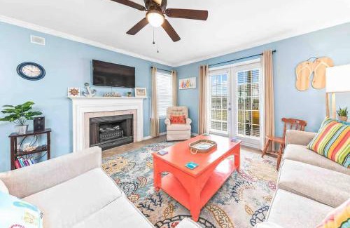 Gulf Shores Apartment | Fun first floor condo with pool hot tub gym and tennis courts