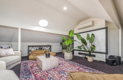 Leederville Apartment | Fun for Families Location, Cinema, Games, Wifi