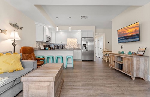 Hampton Condo | Fun Game Room | Steps to Beach | 2 Level Lux Condo
