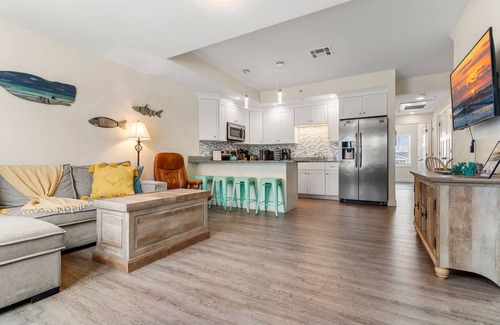 Hampton Condo | Fun Game Room | Steps to Beach | 2 Level Lux Condo