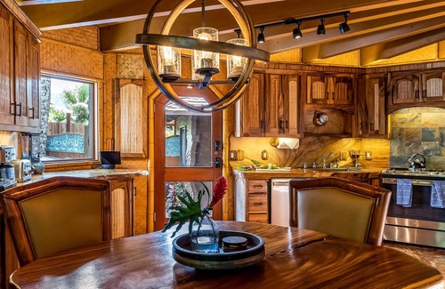 Waimanalo Villa | Fun Hawaii Hobbit House w/ AC, Tropical Vibes, Mountain View, Steps to the Beach