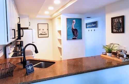 Park Shore Condo | Fun in the Sun! Condo Close to it all! Beaches, Restaurants, Shops & More.