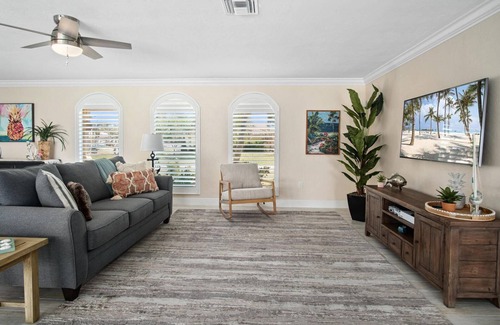 Marco Island House | Fun in the SUN! Waterfront, Pool w/All Day Sun, Beach Gear, WiFi and Direct Access ~Watch the Sunset