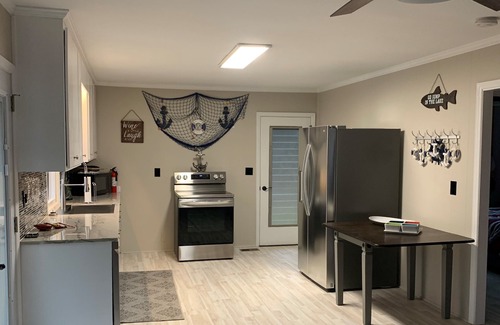 Fair Play Cottage | Fun Lake Home on a Peninsula with Personal Dock-30 min from Clemson!