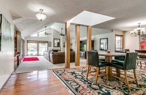 Norman House | Fun Large 4 Bed/4 Bath w/Pool! Norman/OKC