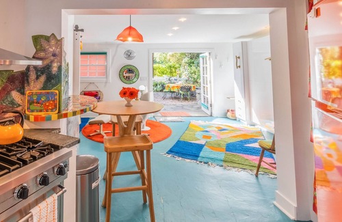 Capitola House | Fun Luxurious Property! 5 min walk to BEACH, Hot tub, putting green, fire-pit!