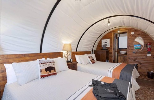 Virgin Cabin | Fun Outlaw Covered Wagon w/2 Queen Beds & Fire Pit